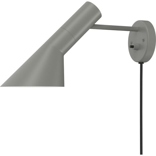 AJ Væglampe – Warm Grey i ikonisk Arne Jacobsen-design