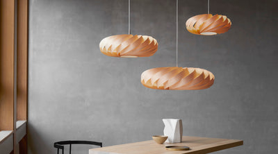 De forskellige Tom Rossau lamper – pendler, væglamper, bordlamp­er & gulvlamper