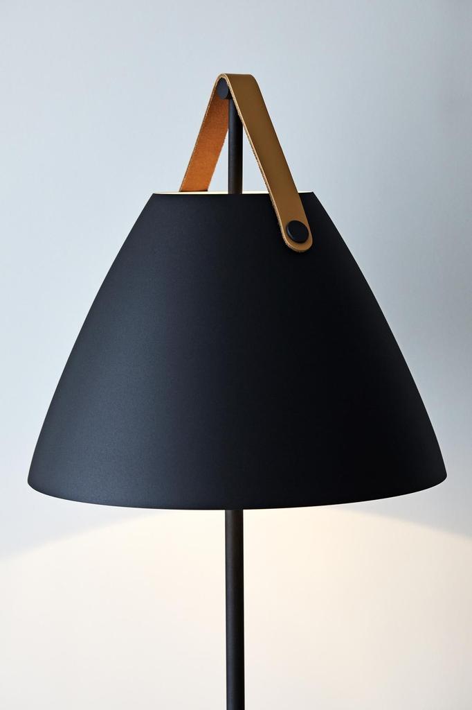 DFTP Strap Sort Gulvlampe - Nordisk design med læderdetaljer