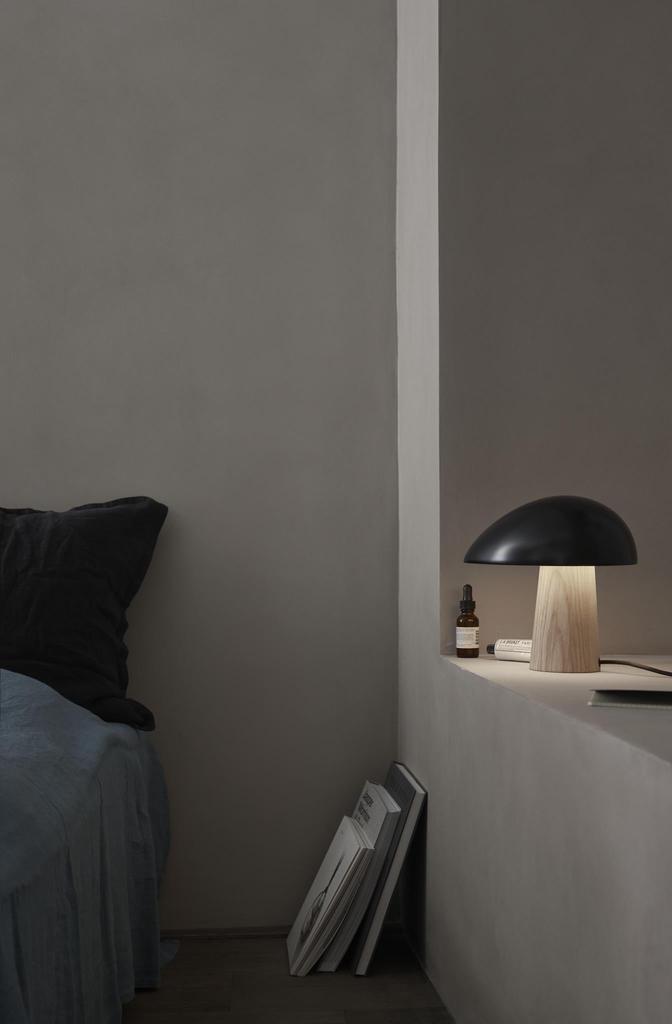 FRITZ HANSEN NIGHT OWL BORDLAMPE – MIDNIGHT BLUE/ASK