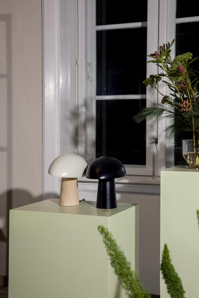 FRITZ HANSEN NIGHT OWL MIDNIGHT BLUE BORDLAMPE - Stemningsfuld belysning med et venligt udtryk