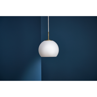 Frandsen Ball Glas Ø25 opal hvid | Elegant dansk pendel | Lampeagenten