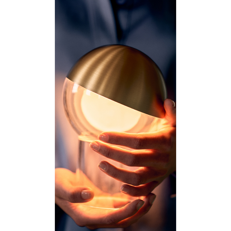 Frandsen Pila Portable Bordlampe – Solid Brass | Lampeagenten