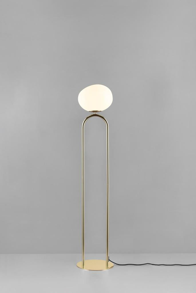 DFTP SHAPES MESSING GULVLAMPE - Organisk elegance med blødt lys