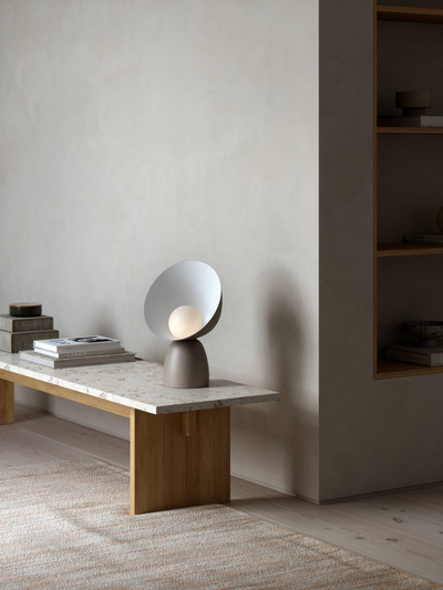 GLOSSY BORDLAMPE GRÅ 2020505010