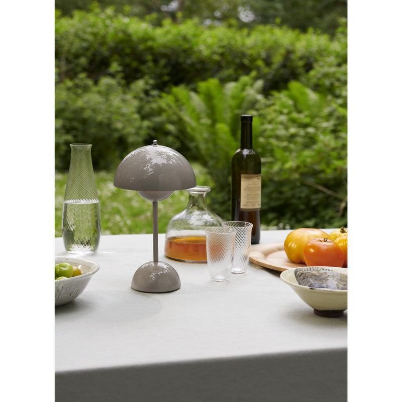 FLOWERPOT VP9 - MAGNET OPLADER PORTABLE - GREY BEIGE