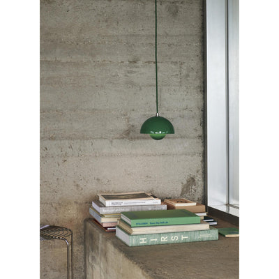 PENDEL VP10 SIGNAL GREEN - &TRADITION
