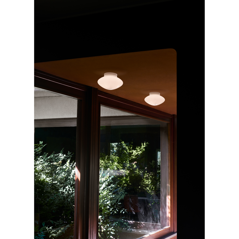 MIST AP22 VÆG/LOFTSLAMPE HVID BASE Ø25