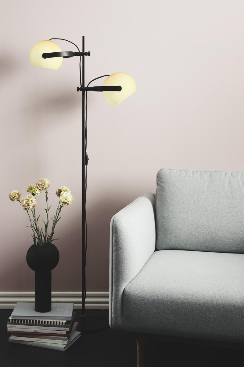 D.C GULVLAMPE 2 ARME OPAL/EG/SORT