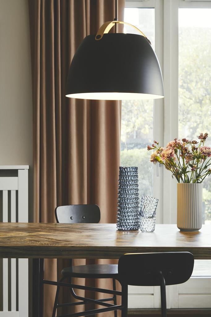 HALO DESIGN OSLO Ø40 SORT M/EGETRÆ PENDEL