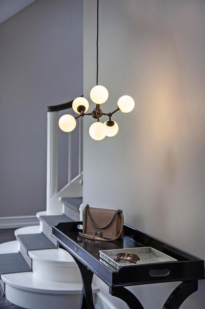 HALO DESIGN ATOM MINI OPAL LYSEKRONE - Fleksibel og moderne lysekrone med opalglas