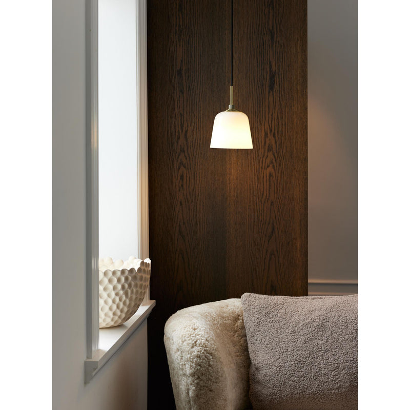 HALO DESIGN ROOM 49 Ø15 ANTIK MESSING OG OPAL GLAS PENDEL