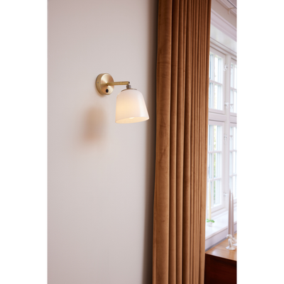 ROOM 49 VÆGLAMPE ANTIK MESSING OG OPAL GLAS