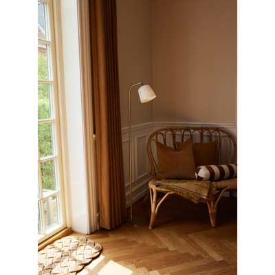 ROOM 49 GULVLAMPE SORT ANTIK MESSING OG OPAL GLAS