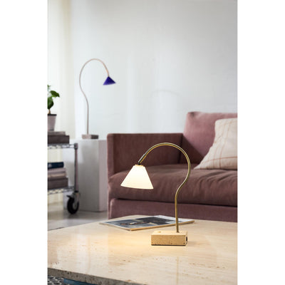 Halo Design Question Portable Bordlampe – Antik Messing/Opal Glas