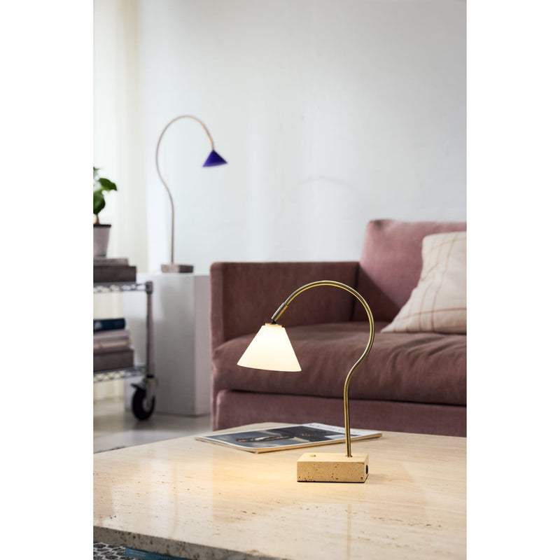 Halo Design Question Portable Bordlampe – Antik Messing/Opal Glas