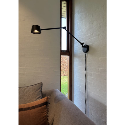 DIRECTION VÆGLAMPE SORT LED