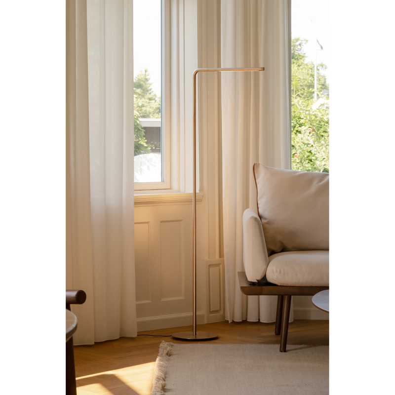 OMNI GULVLAMPE MESSING