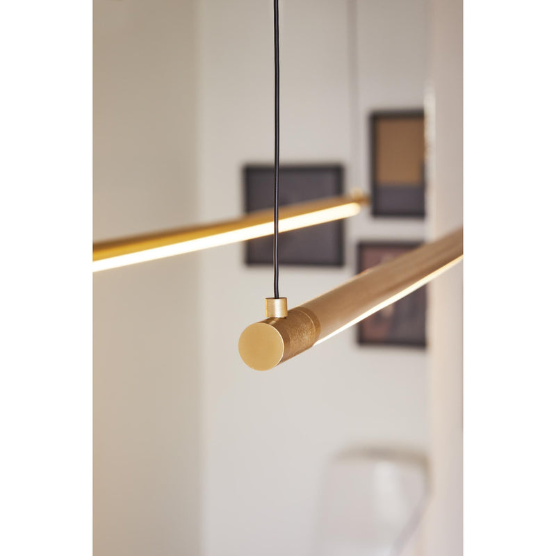 Loom Design Straw 150 Messing LED Langbordspendel – Elegant og Fleksibel Belysning