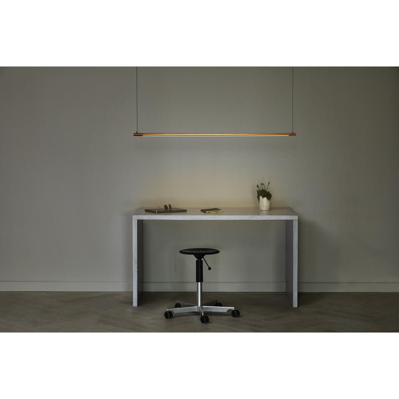 Loom Design Straw 150 Messing LED Langbordspendel – Elegant og Fleksibel Belysning