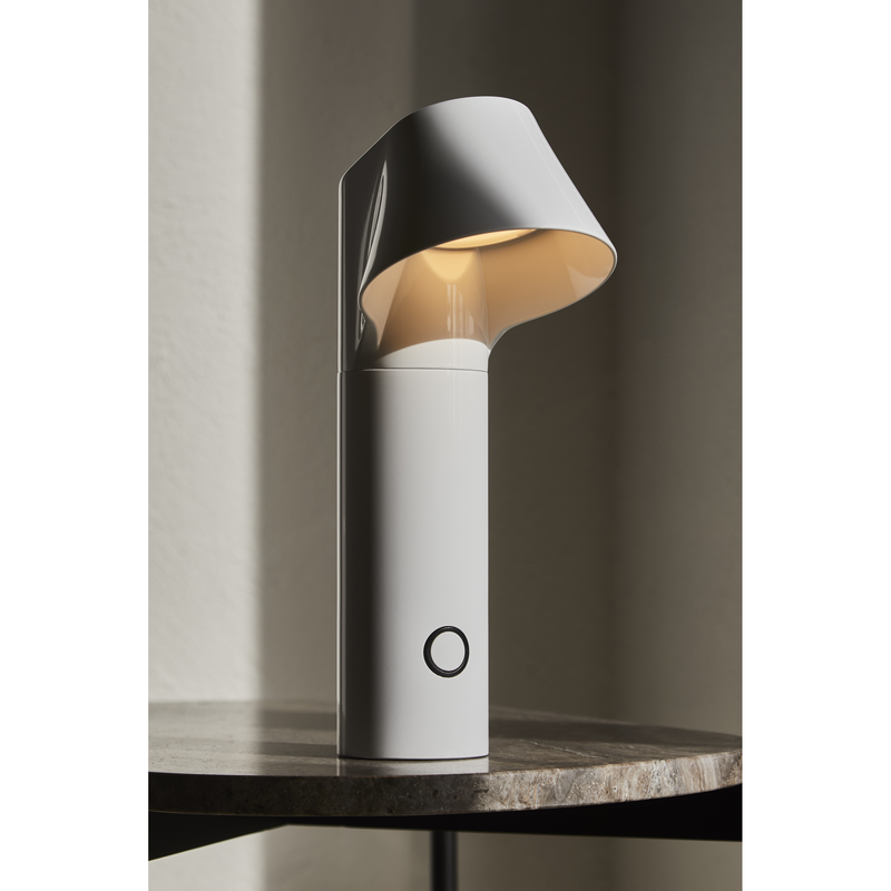 Loom Design Willow Just White – elegant og fleksibel bærbar lampe