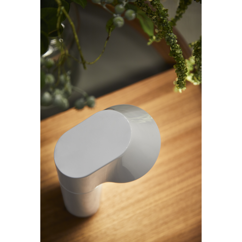 Loom Design Willow Just White – elegant og fleksibel bærbar lampe