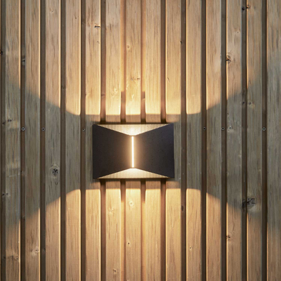 Loom Design The X – Sort LED væg-/loftslampe til udendørs brug