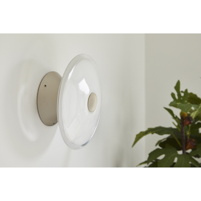 Loom Design Solene Wall – Soft Ivory væglampe med touch‑dæmpning
