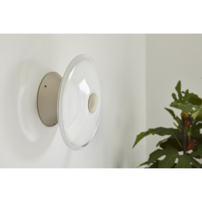 Loom Design Solene Wall – Soft Ivory væglampe med touch‑dæmpning