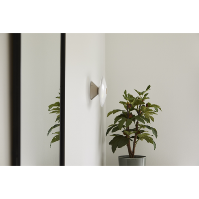 Loom Design Solene Wall – Soft Ivory væglampe med touch‑dæmpning