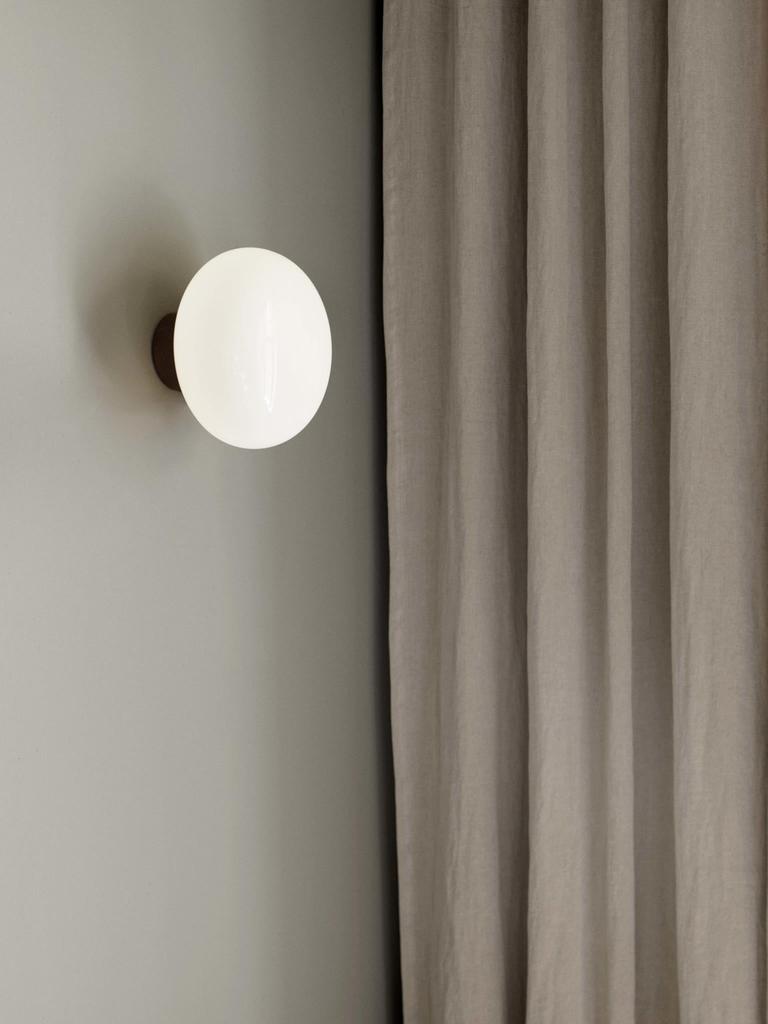 NEW WORKS KARL-JOHAN RØGET EG OPAL GLAS VÆGLAMPE - Naturlig inspiration og blødt lys