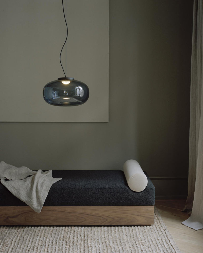 NEW WORKS KARL-JOHAN LED Ø23 RØGET GLAS PENDEL - Svampejagtens charme i en mindre udgave