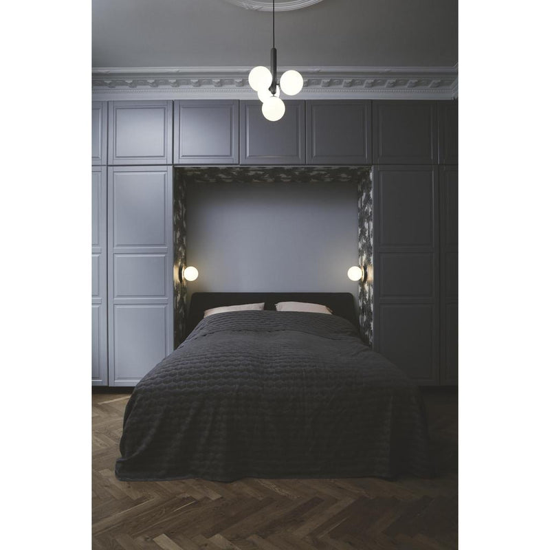 LIILA 1 MEDIUM VÆGLAMPE IP44 LYS SØLV/OPAL