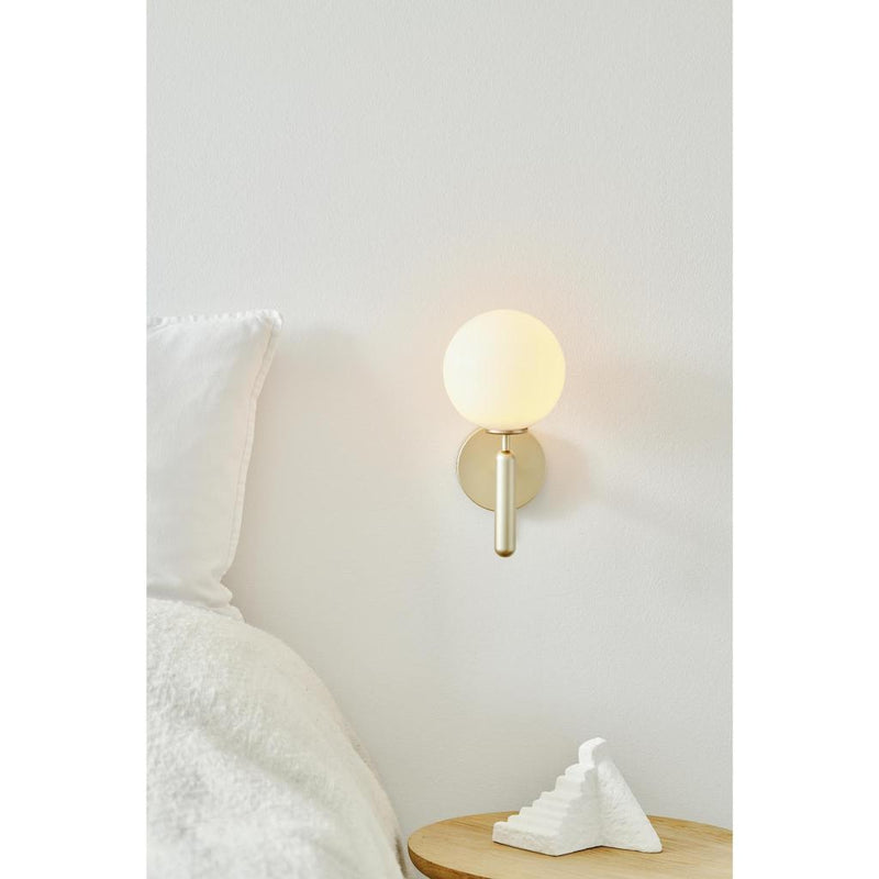 NUURA Miira Messing/Opal Væglampe
