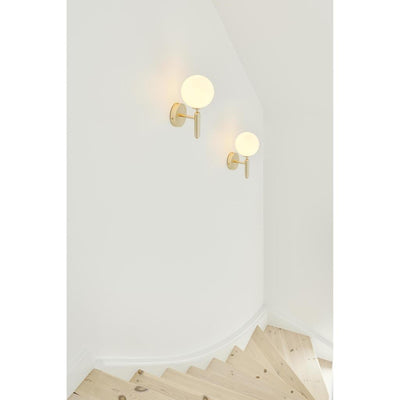NUURA Miira Messing/Opal Væglampe