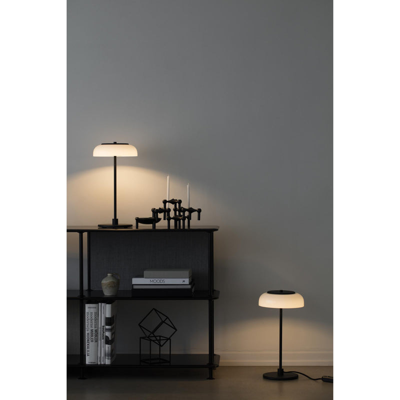 BLOSSI BORDLAMPE SORT/OPAL LED DÆMP