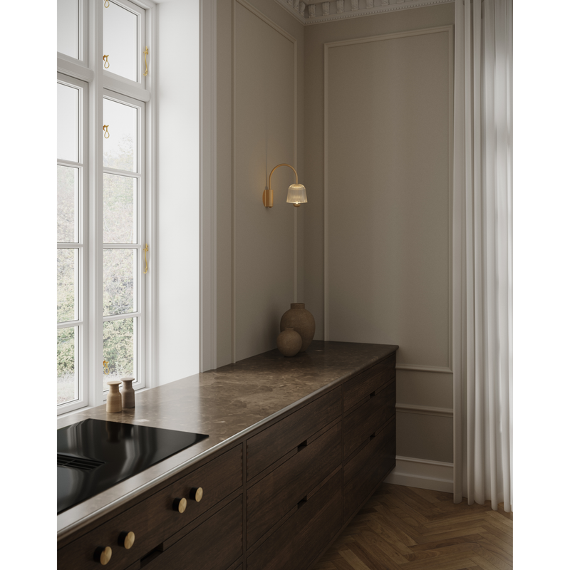 ASTEEA VÆGLAMPE SATIN MESSING/OPAL