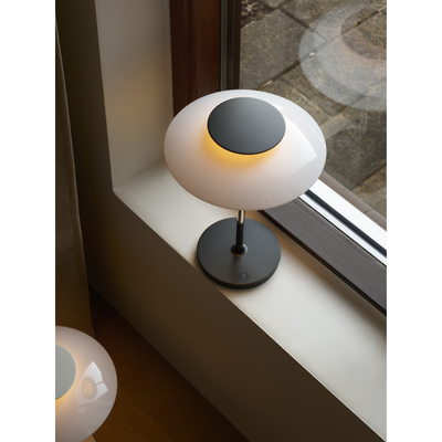 PH 80 Portable Bordlampe – Opal / Højglans Forkromet – Poul Henningsen – Louis Poulsen