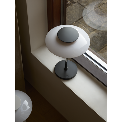 PH 80 Portable Bordlampe – Opal / Højglans Forkromet – Poul Henningsen – Louis Poulsen