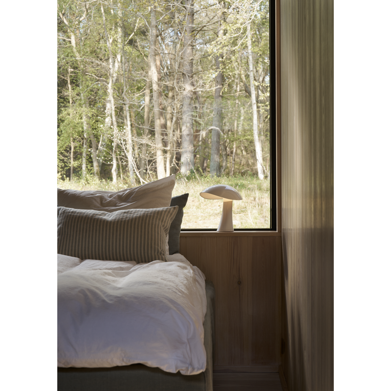 Rumee 220 Portable – Cloud White – Gabriel Tan / Louis Poulsen