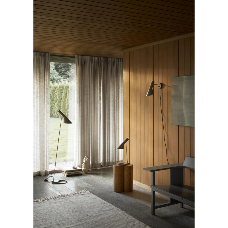 Louis Poulsen AJ Mini Bordlampe – Messing/Varm Grå | Klassisk design i kompakt format