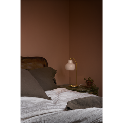 VL RINGKRONE BORDLAMPE MESSING/OPAL GLAS