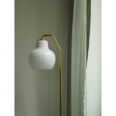 VL RINGKRONE GULVLAMPE MESSING/OPAL GLAS