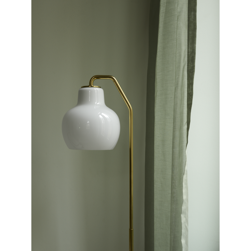 VL RINGKRONE GULVLAMPE MESSING/OPAL GLAS