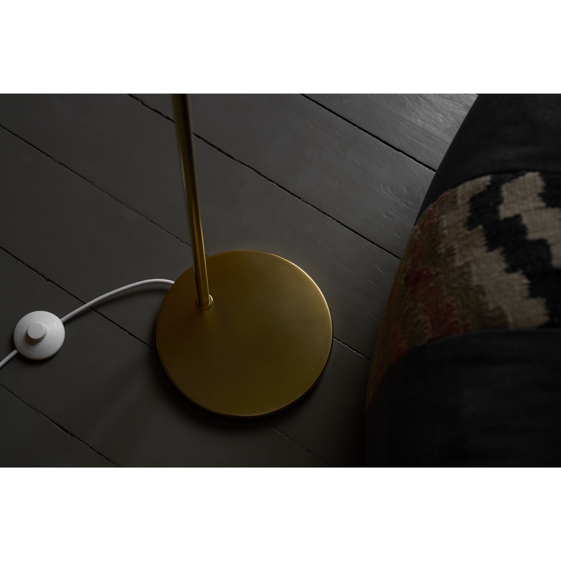 VL RINGKRONE GULVLAMPE MESSING/OPAL GLAS