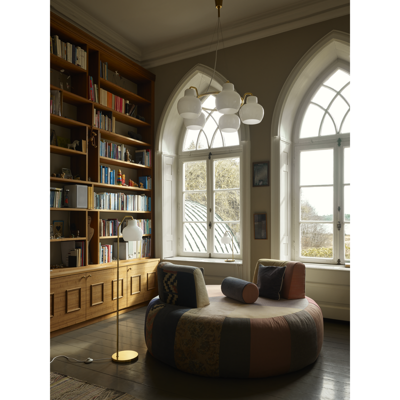 VL RINGKRONE GULVLAMPE MESSING/OPAL GLAS