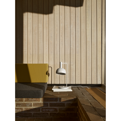 FJ Elements Bordlampe – Hvid af Finn Juhl – Louis Poulsen