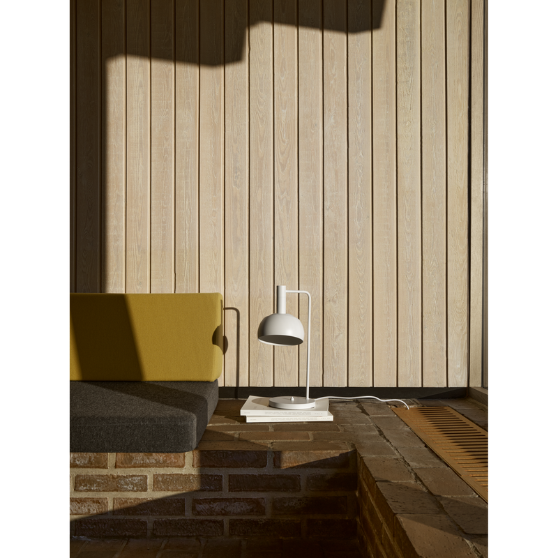 FJ Elements Bordlampe – Hvid af Finn Juhl – Louis Poulsen