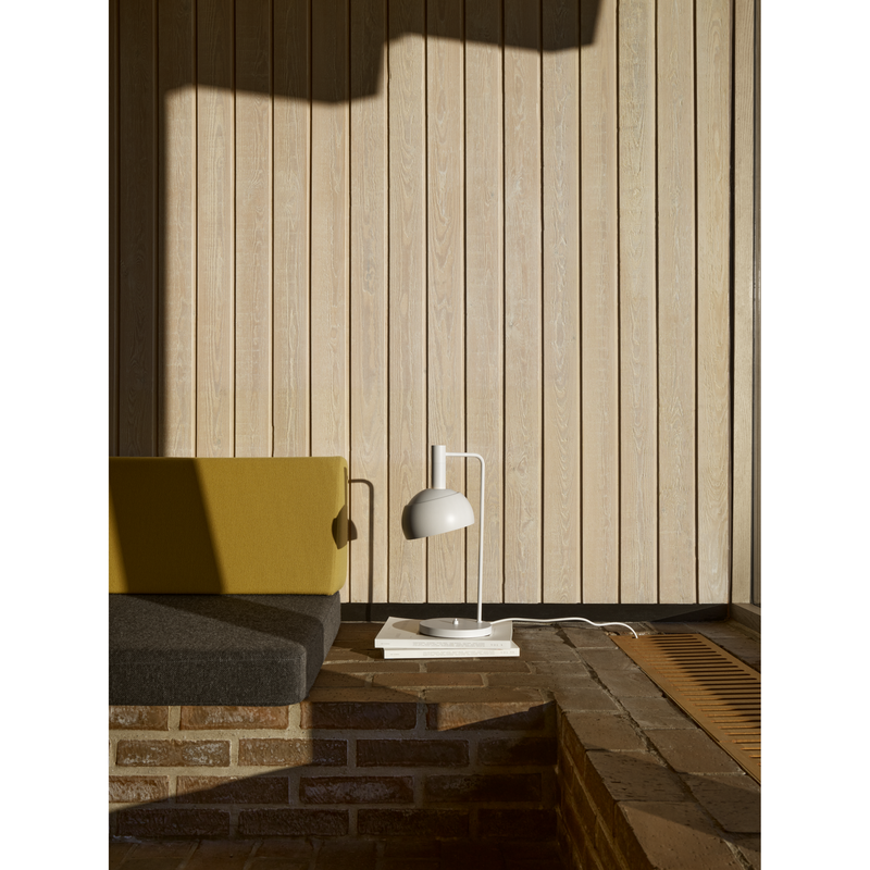 FJ Elements Bordlampe – Hvid af Finn Juhl – Louis Poulsen