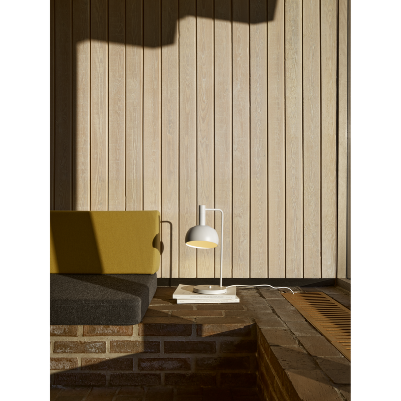 FJ Elements Bordlampe – Hvid af Finn Juhl – Louis Poulsen